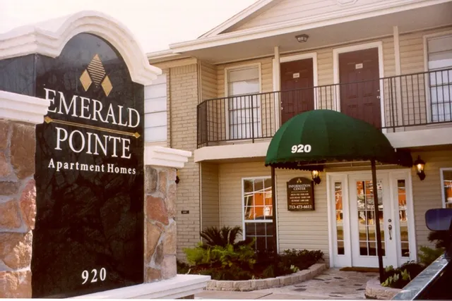 Emerald Pointe Apartments