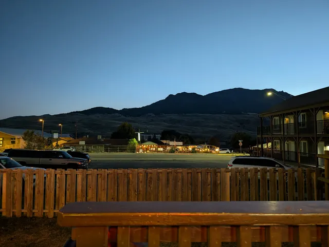 Yellowstone Gateway Inn River House