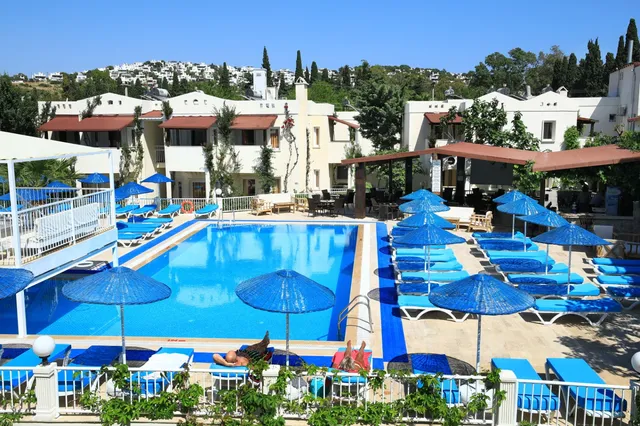 Summer In Garden Suites & Beach Hotel