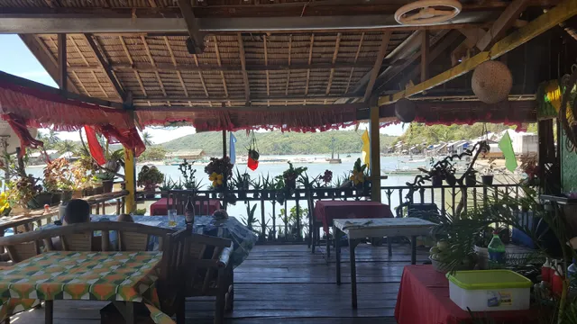 Shoreline Hut Restaurant