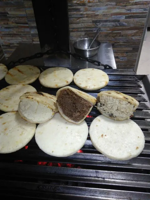 LA AREPONA & HAMBURGUESAS