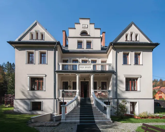 "Villa Japonica" Guest Rooms. Apartments