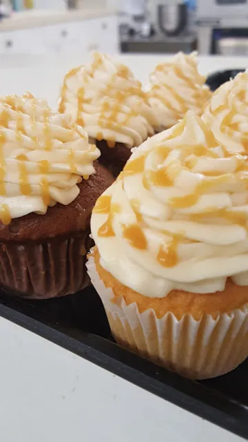 CJ's Cakes & Catering