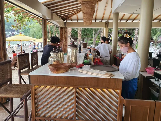 Reef Bar & Restaurant