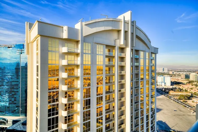 Luxury Suites International at The Signature