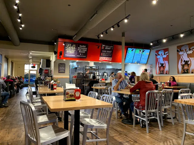 MOOYAH Burgers, Fries & Shakes