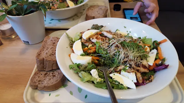 dean&david | Bowls, Salate, Curries & Snacks am Jakominiplatz Graz