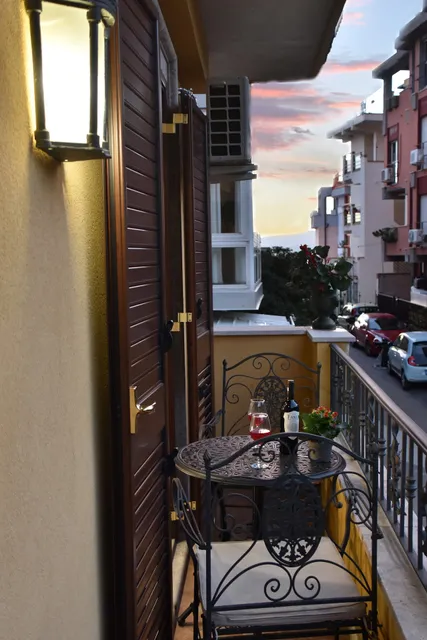 Gloden House Apartments