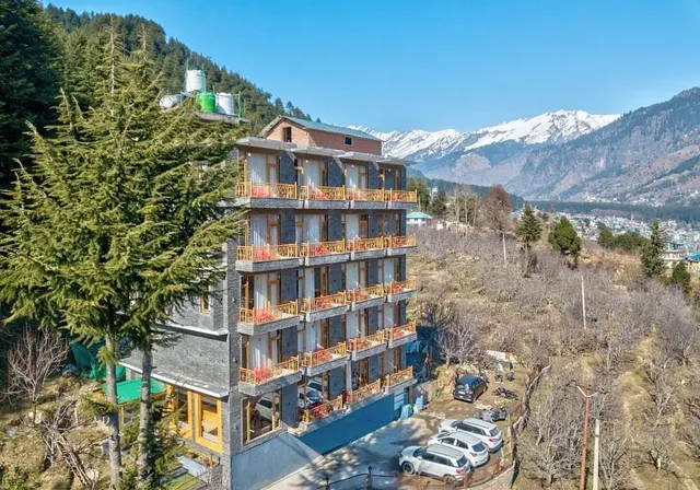 Hotel Moksha valley(the sun shine resort)