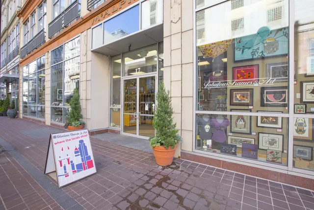 Fabulous Frames & Art