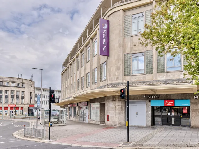 Premier Inn Plymouth City Centre (Derry's Cross) hotel