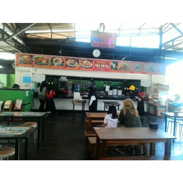 Ayam Penyet Joko Solo Indonesia