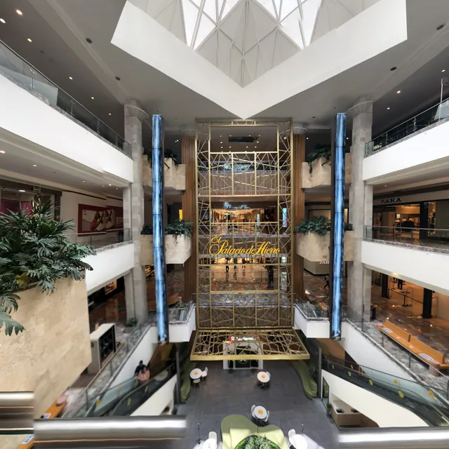 EL PALACIO DE HIERRO SANTA FE - AD HOMBRE