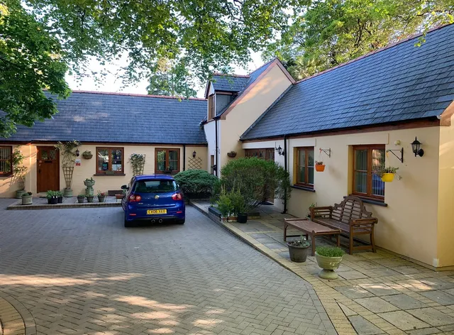 Little Red Rooster Rest (Dogs Welcome)