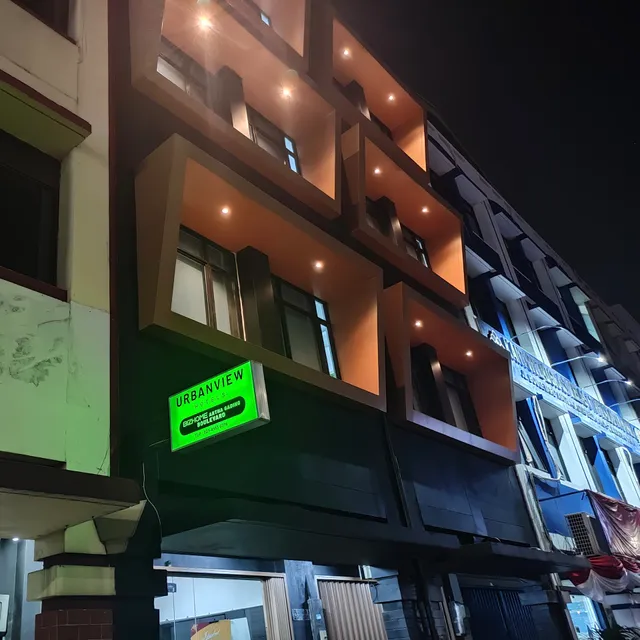 Urbanview Hotel Bizhome Artha Gading Boulevard by RedDoorz