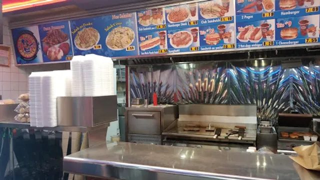 Restaurant La Belle Province (Avec Service au Volant)