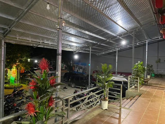 Nhà hàng Huy Hoàng (Huy Hoang Restaurant)