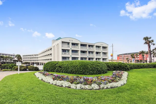 Casa Del Mar Beachfront Suites