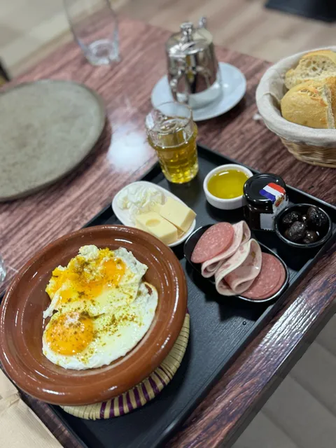 RESTAURANT BRUNCH DAY'S