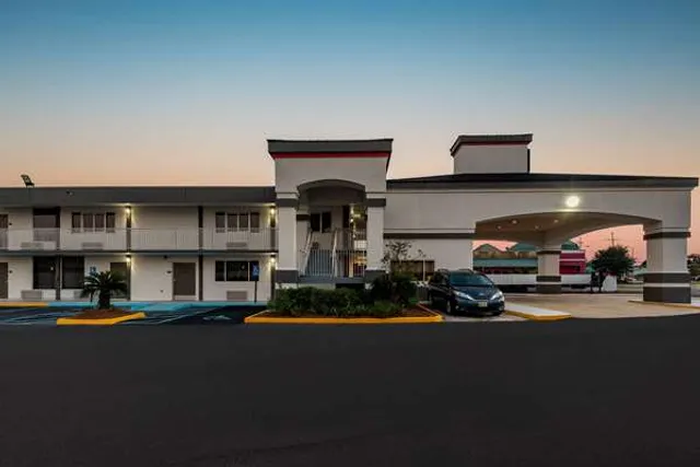 Super 8 by Wyndham Baton Rouge/I-10