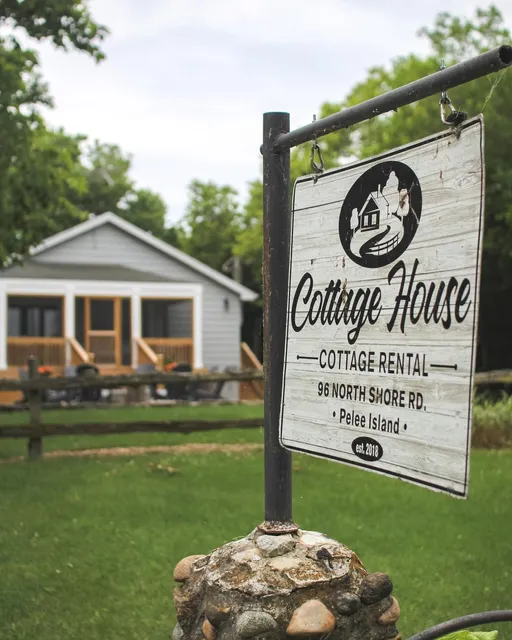 96 N Shore Cottage House Pelee Island