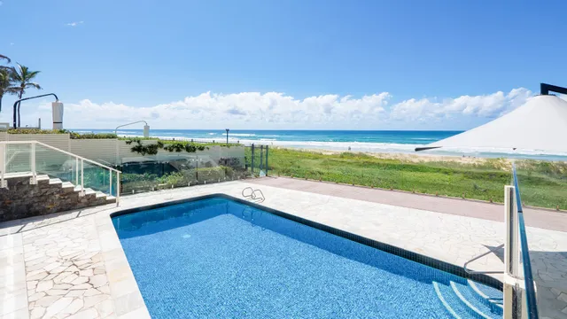 Viscount on the Beach