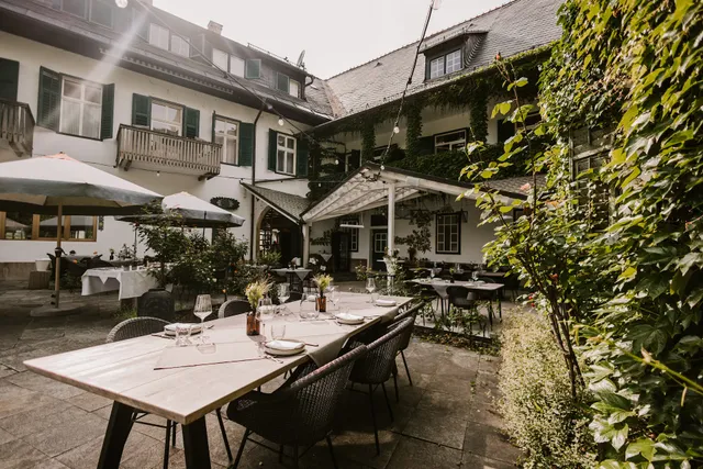 Tapas im Rosengarten