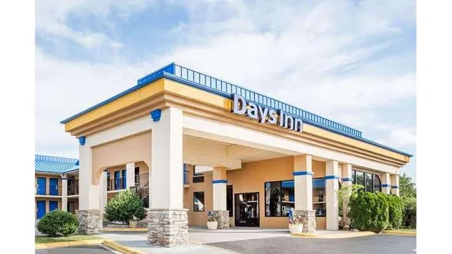 Days Inn by Wyndham Hendersonville