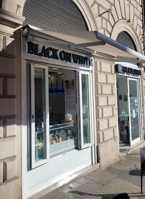 Black on White-Bar Roma