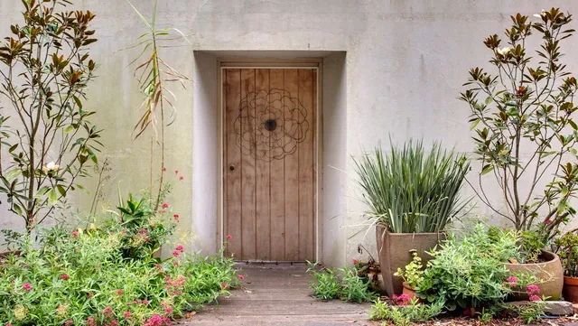 Butterfly Red Hill- Farm House & Gallery