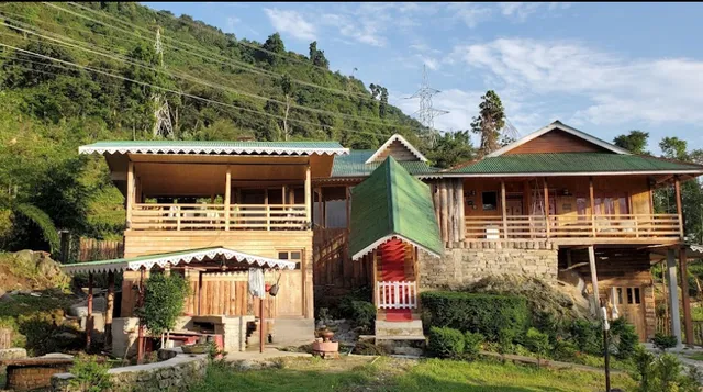 Log Cabin intothe Woods