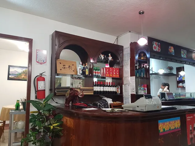 Torre del vino dorado. Fuego Almuerzo