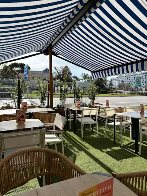 La Mafia se sienta a la mesa