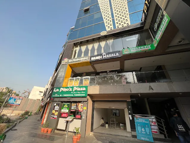 The Shake Maker (Shahibaug)