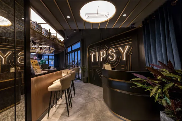 Tipsy Restaurant & Bar