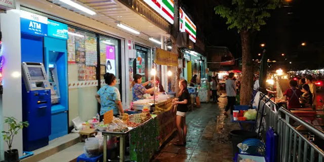 Huai Khwang Market