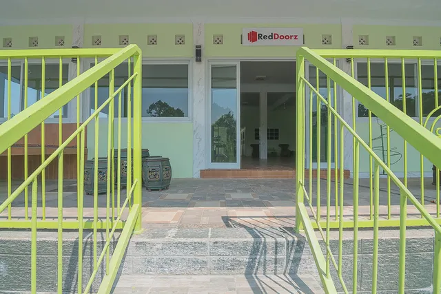 RedDoorz Syariah near Museum Wisma Karya Subang