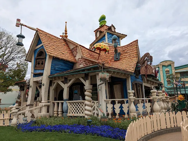 Goofy's Paint 'n' Play House