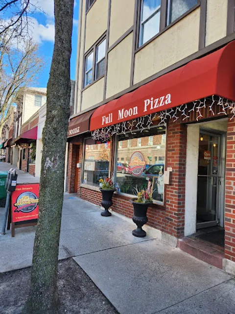 Full Moon Pizzeria