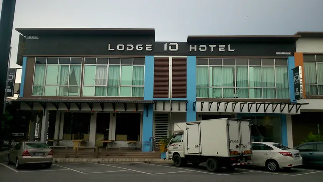 Lodge Ten Hotel