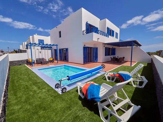 Lanzarote Lates - Holiday Villas