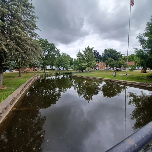 Veterans Memorial Centre Park