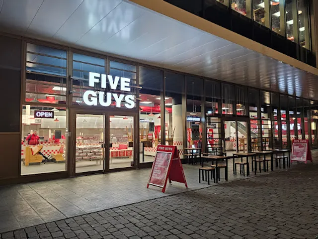 Five Guys Burgers and Fries München Riem Arcaden