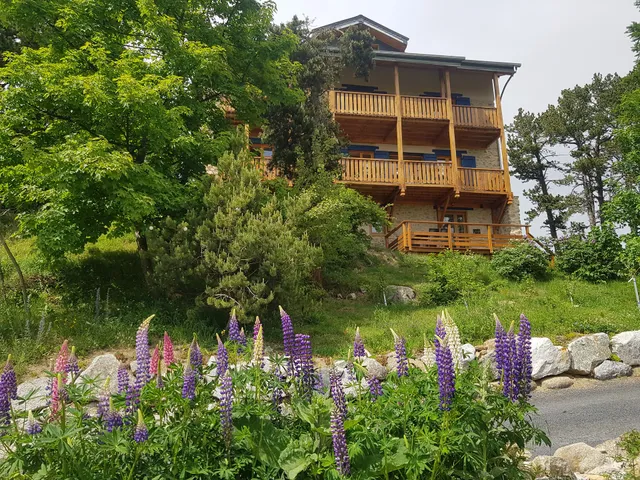 Le Chalet de l’écureuil bleu :Gîtes,chambres d'hôtes,table d'hôtes,à la campagne,proche pistes ski,idéal randonnées,Pyrénées