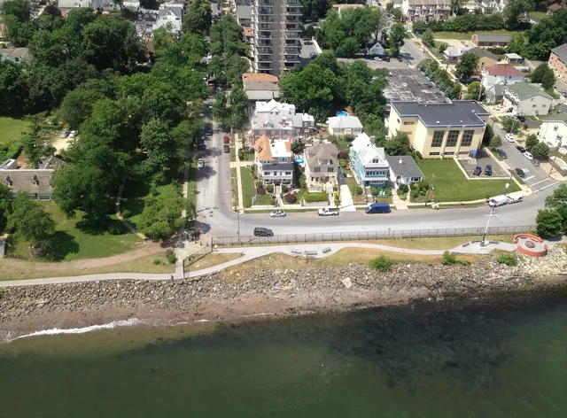 Harbor House Bed & Breakfast