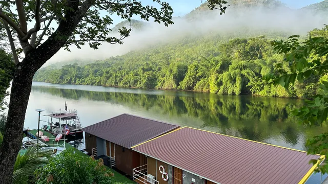 ชอว์ งาทอง รีสอร์ต CHOR Ngar Thong Erawan