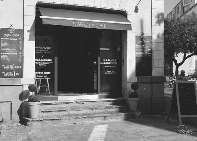Le Garden Café
