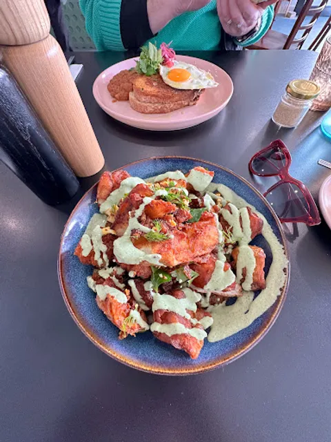 Woody's Cafe & Lunch Bar