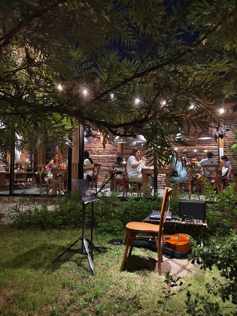 YellowStone Bar&Grill