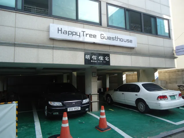 Happytree Guesthouse